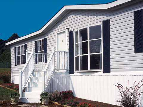 Vinyl skirt siding top